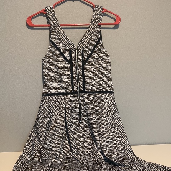 Black & White Dress - Picture 3 of 5